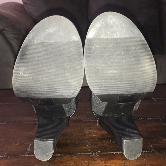 Chunky four inch heels. - Picture 6 of 6